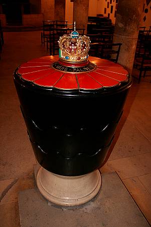 St Clement Danes - The Font